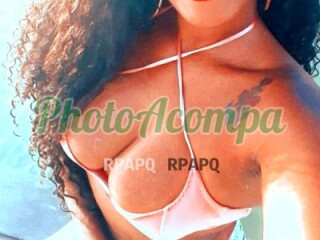 Bianca baiana muito carinhosa e quente entre 4 paredes 