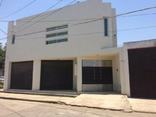 Hermosa casa y terreno amplio por el aeropuerto en Uruapan | Clasf imagen-y-sonido