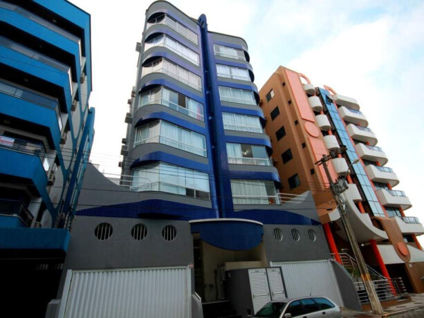 apartamento-de-temporada-em-meia-praia-itapema-santa-catarina-pe-na-areia-central-na-rua-do-mc-donalds-ultimo-andar-vista-panoramica-big-0