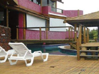 Casa de temporada em Guarajuba, Camacari Bahia. Aluguel Litoral Norte Bahia - Casa 34 suites com ampla piscina a 300 metros do mar